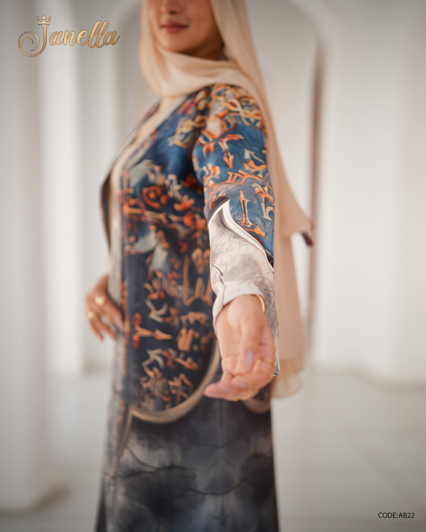 عباية جانيلا المفتوحة : أصالة وعصرية في قطعة واحدة