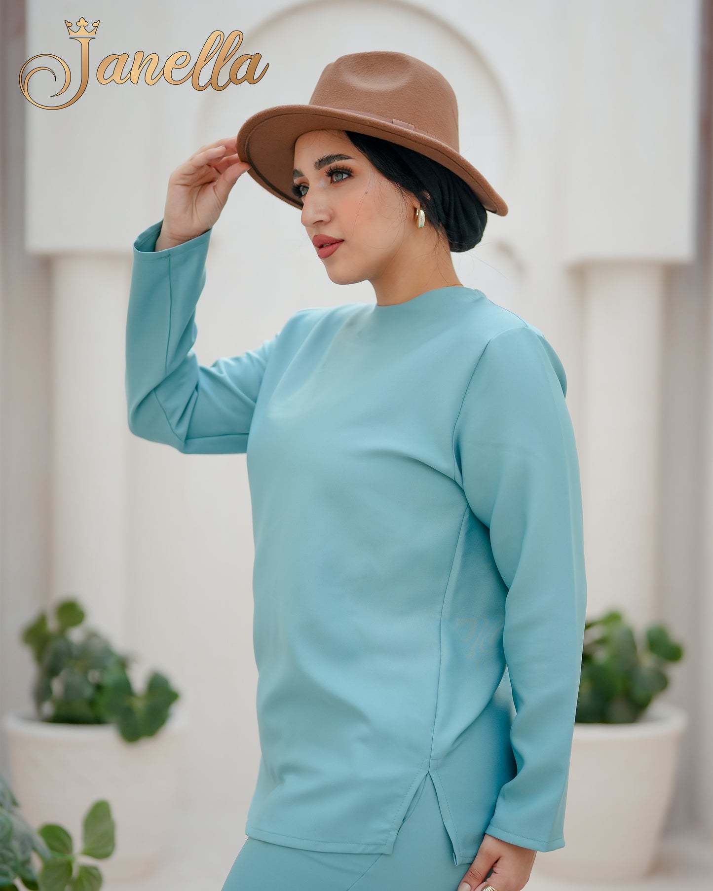 بلوزة بيسك بأكمام لون جنزاري