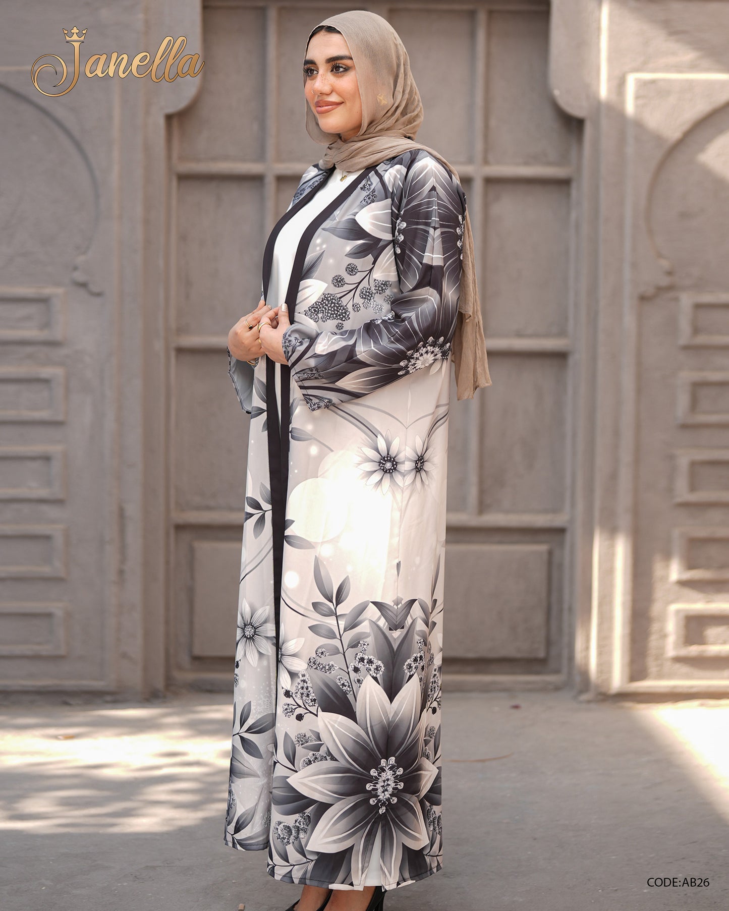 عباية جانيلا المفتوحة : أصالة وعصرية في قطعة واحدة