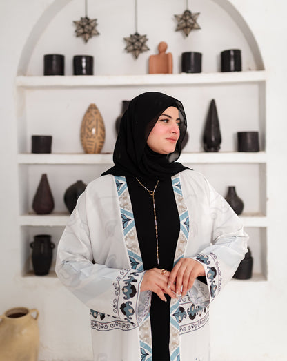 عباية مفتوحة أنيقة بقصّة عصرية