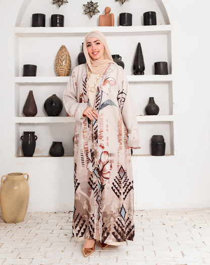 عباية مفتوحة أنيقة بقصّة عصرية