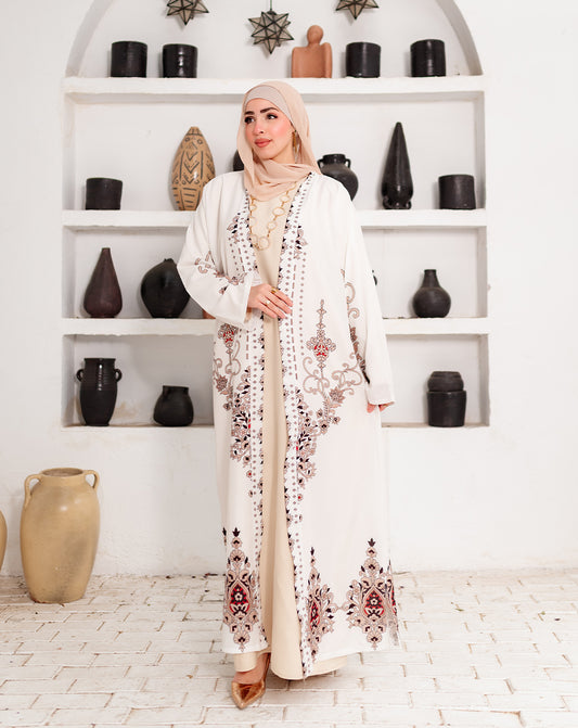 عباية مفتوحة أنيقة بقصّة عصرية